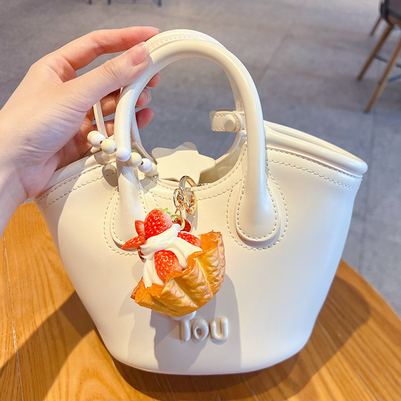 Creative PU Strawberry Egg Tar - Carabiner Keychain ulasan dan harga